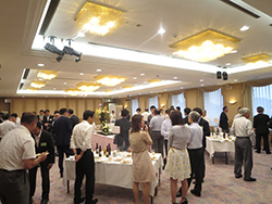 10_懇親会の様子250